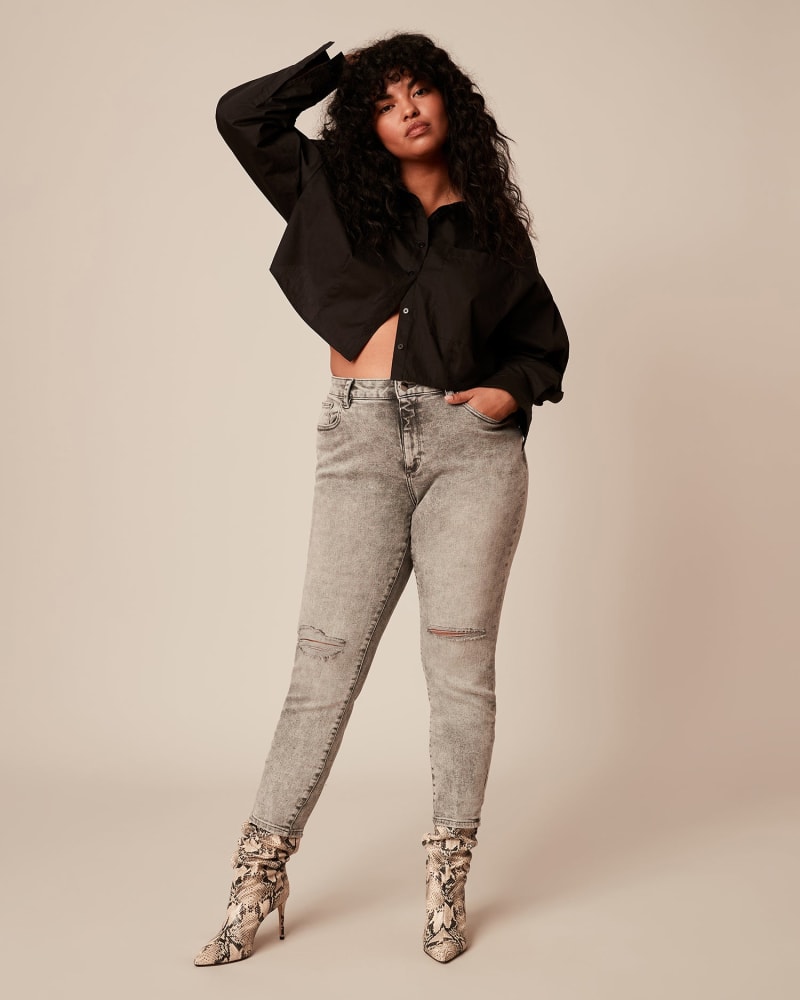 Front of a model wearing a size 14 Florence Skinny Jean in GREY by DL1961. | dia_product_style_image_id:225695